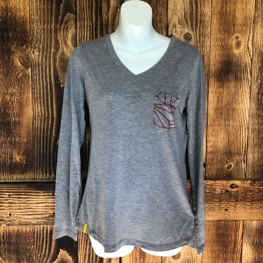 Lolë - Gray Long Sleeve V-Neck Pocket Tee - M